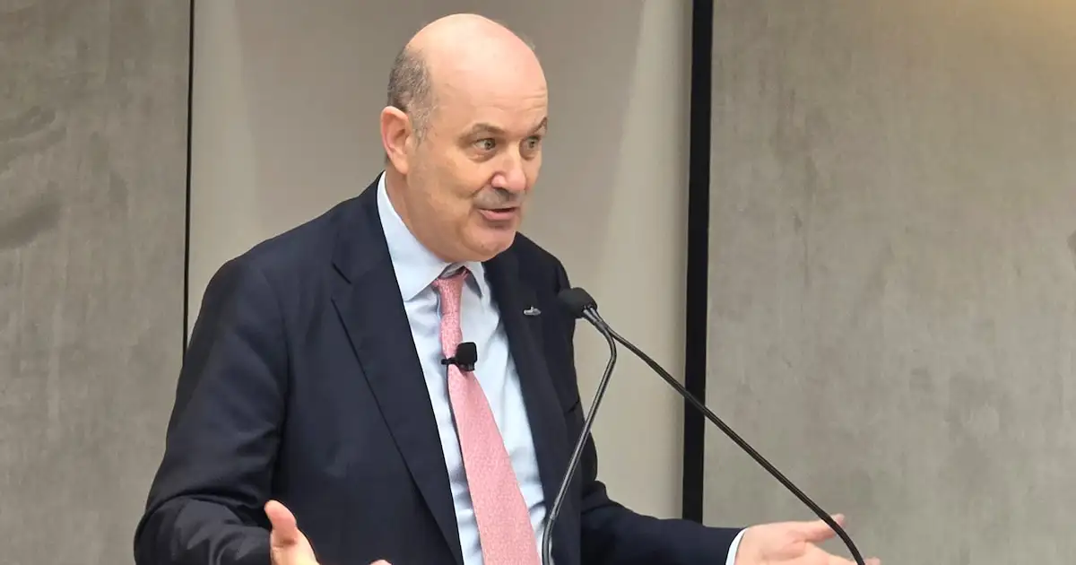 Sturzenegger afirmó que en el agro, la energía, la minería y la economía del conocimiento vinculada con la inteligencia artificial, el país será una potencia mundial.