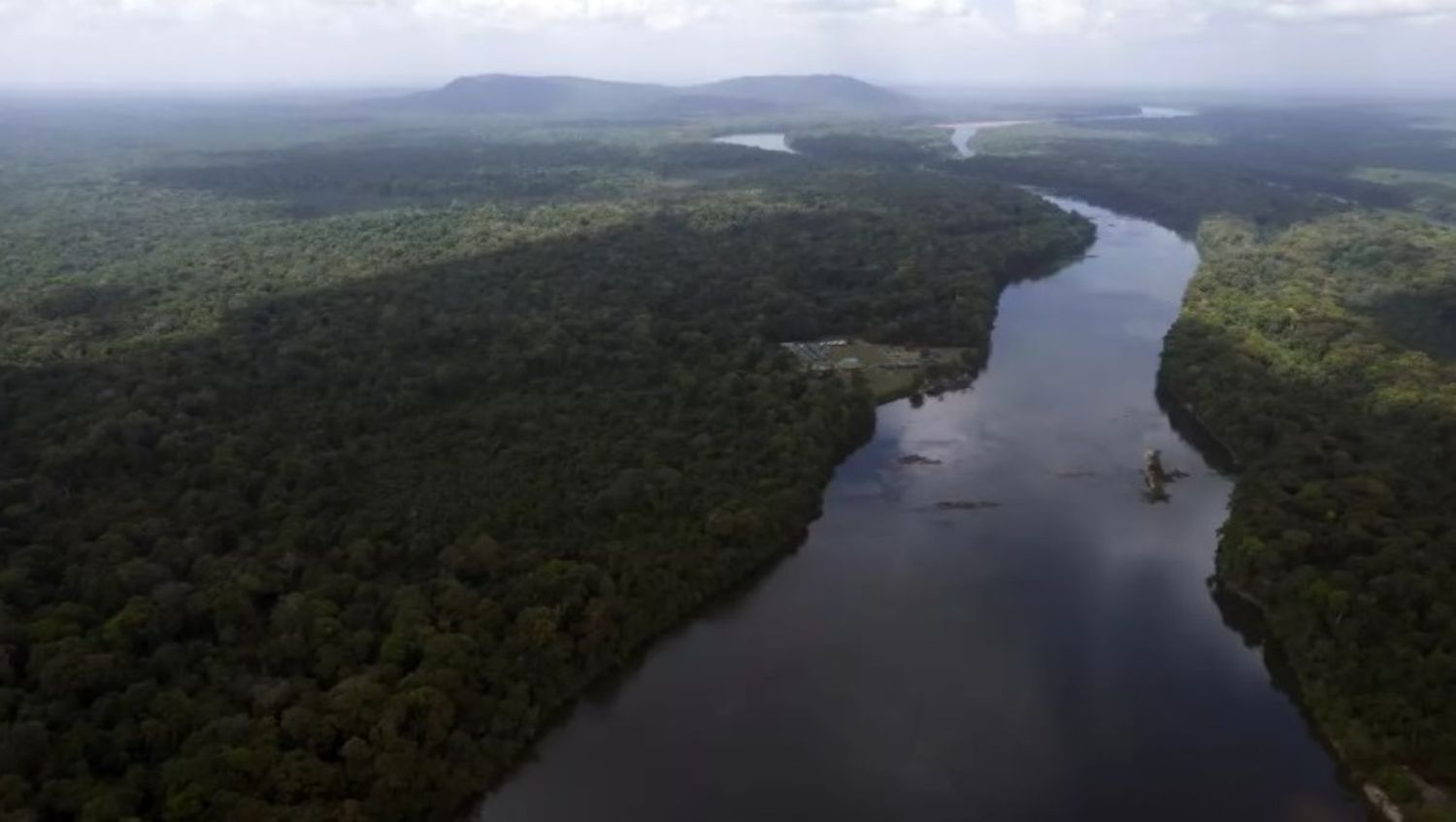 ¿VAMPIRO ENERGÉTICO? Ministro brasileño acusa a Guyana de “chupar” reservas petroleras en la Amazonia