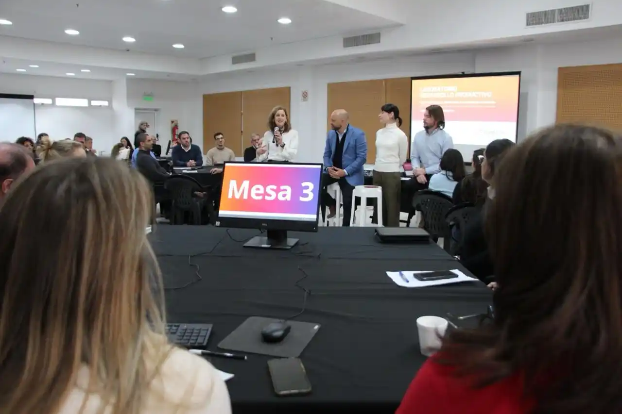 El encuentro fue encabezado por el ministro de Desarrollo Productivo, Gustavo Puccini