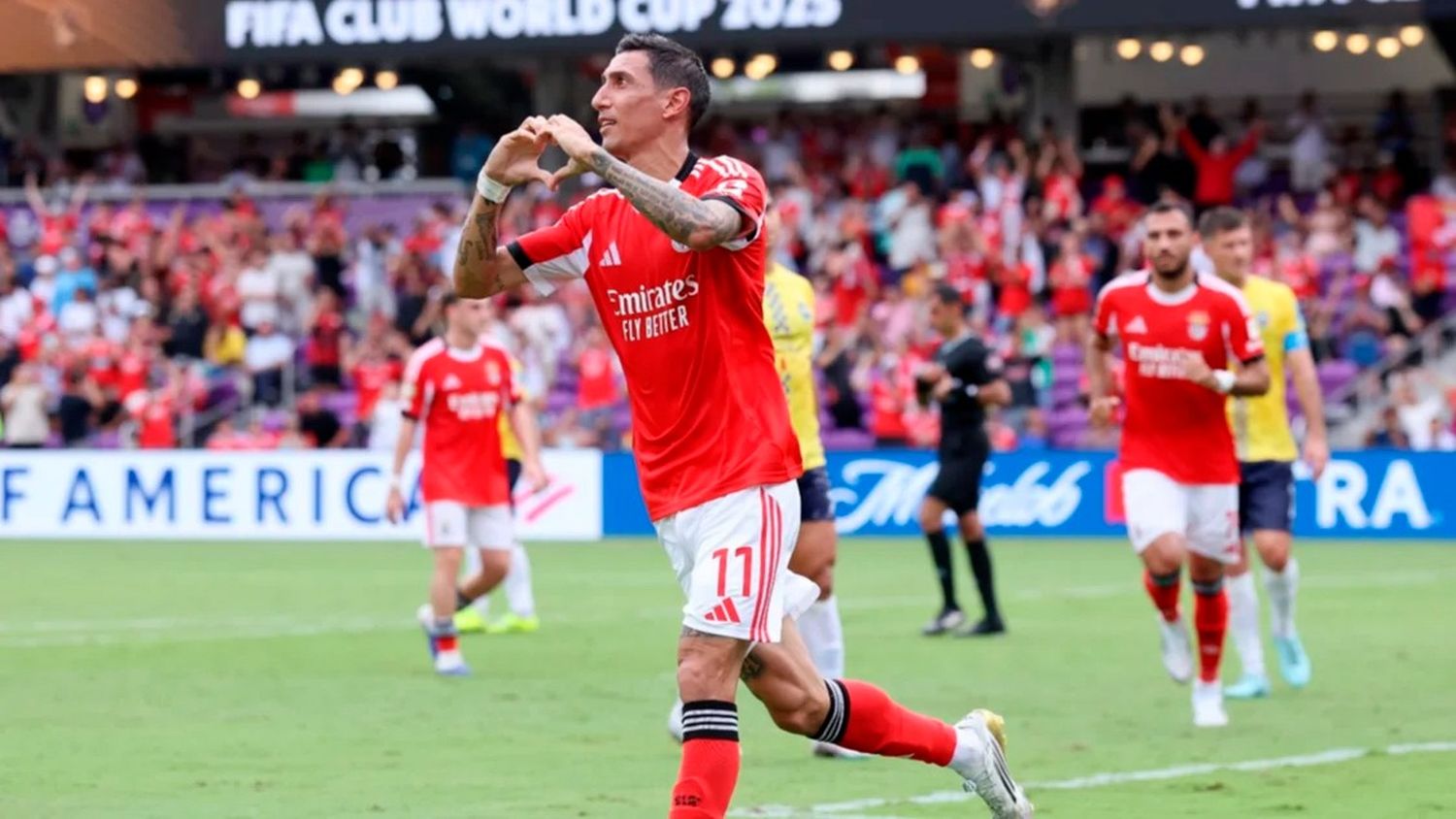 Con un doble de Di María, Benfica goleó al Auckland City en el grupo de Boca