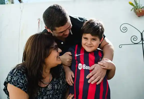 Le donará un riñón a su hijo de siete años: “el amor y la esperanza nos trajeron hasta acá”