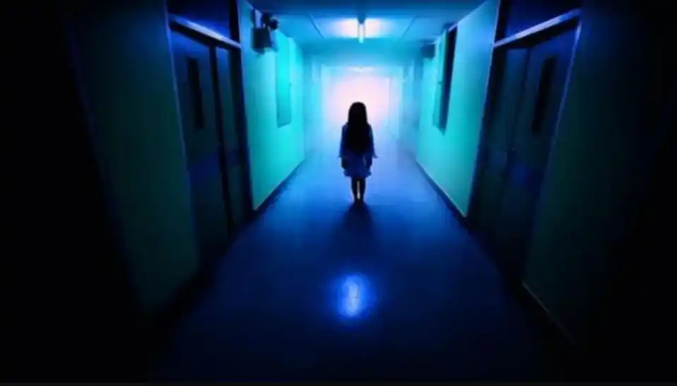 Sacó una foto en un hospital abandonado y halló un espeluznante fantasma