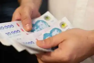 El Gobierno fijó nuevos aumentos escalonados para el salario mínimo hasta agosto