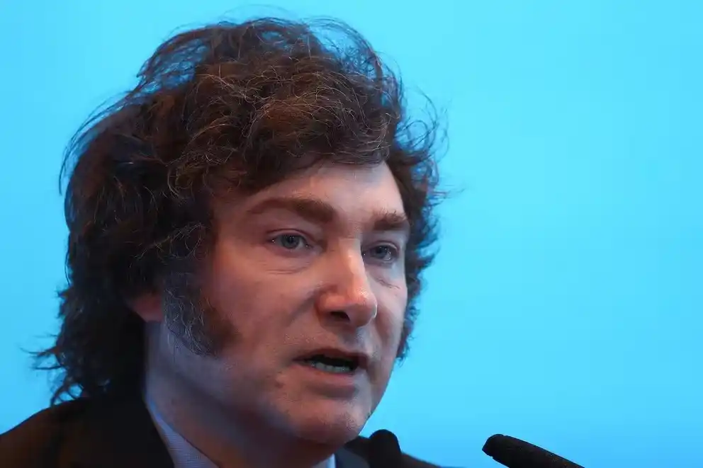 “Los salarios empezaron a ganarle a la inflación”, aseguró Milei y dijo que el kirchnerismo "es una bolsa de gatos"