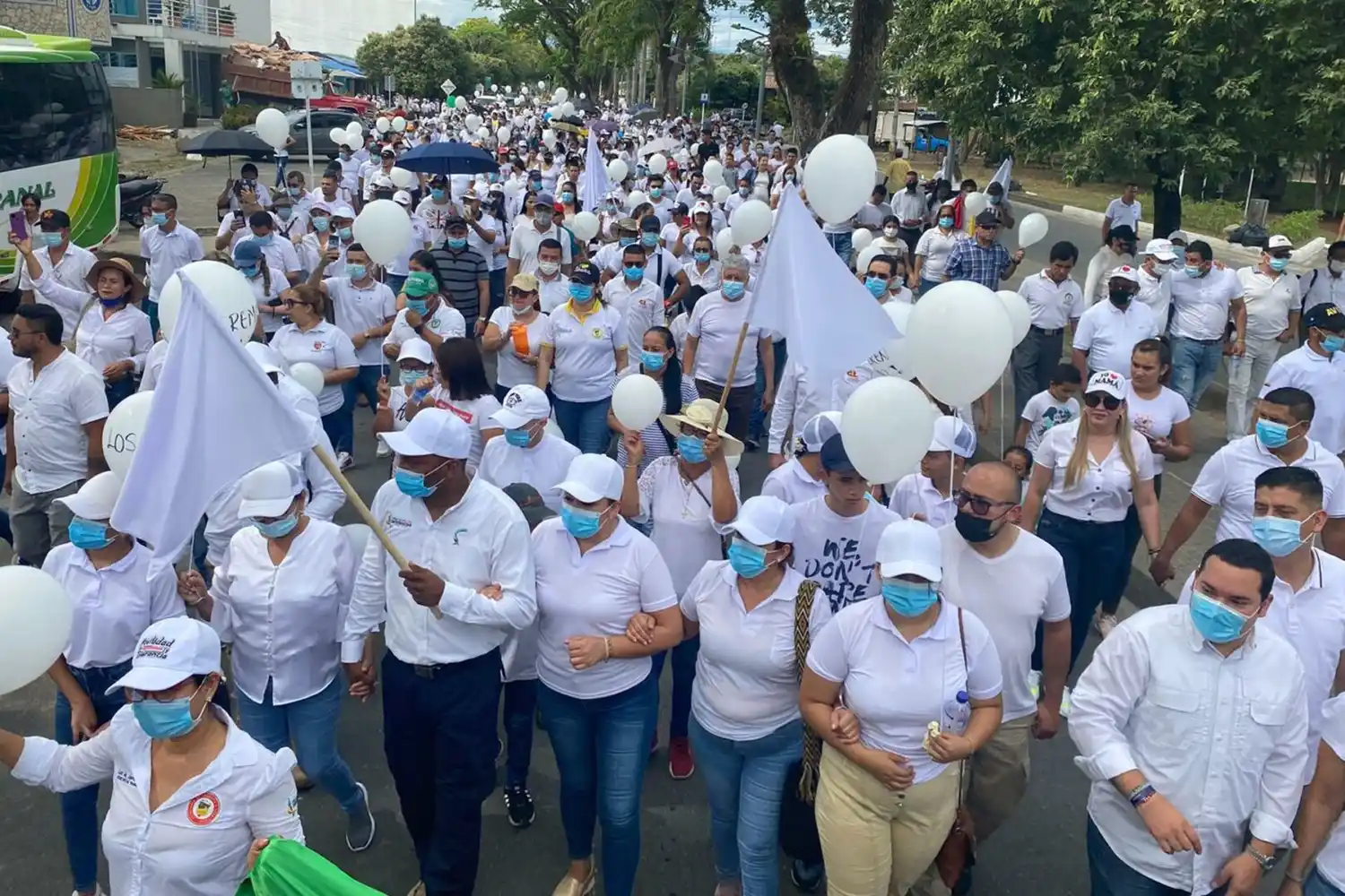 Agobiados por la violencia: en Arauca se visten de blanco para pedir un alto a la guerrilla