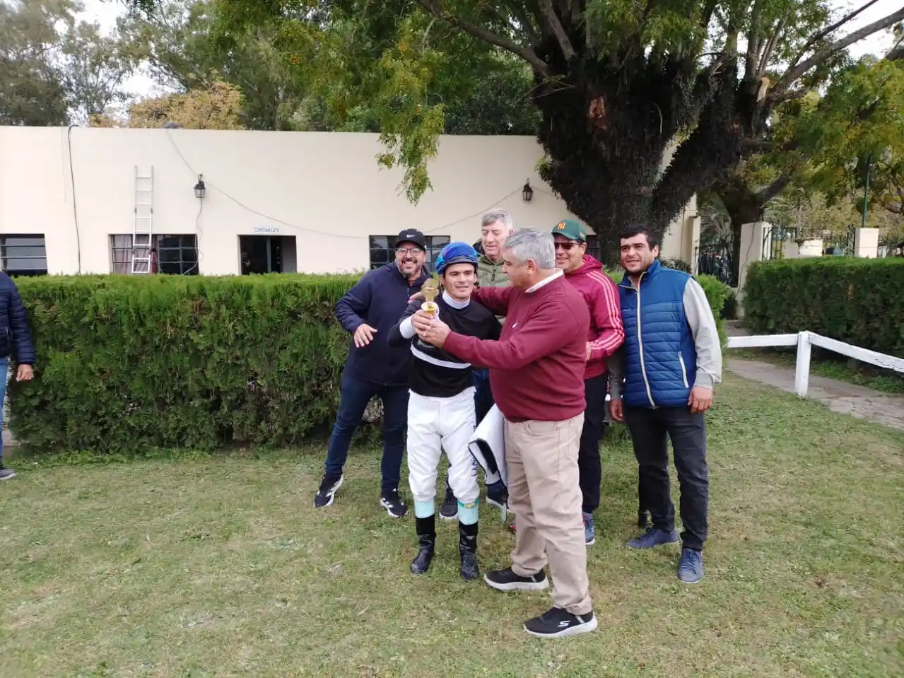 Turf: “El Negro Luis” brilló en el Gran Premio 25 de Mayo