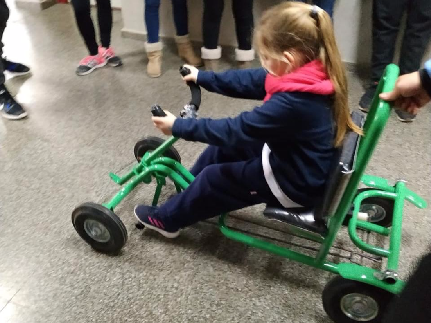 Estudiantes del Cres diseñaron móviles para niños con internación ambulatoria