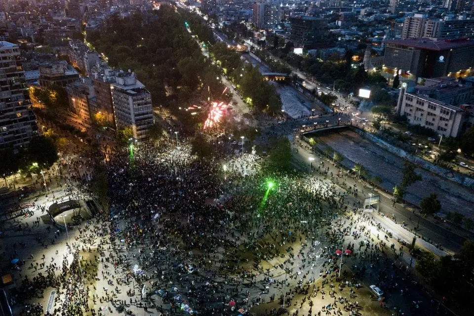 Chile celebra la aprobación por amplia mayoría de la redacción de una nueva constitución