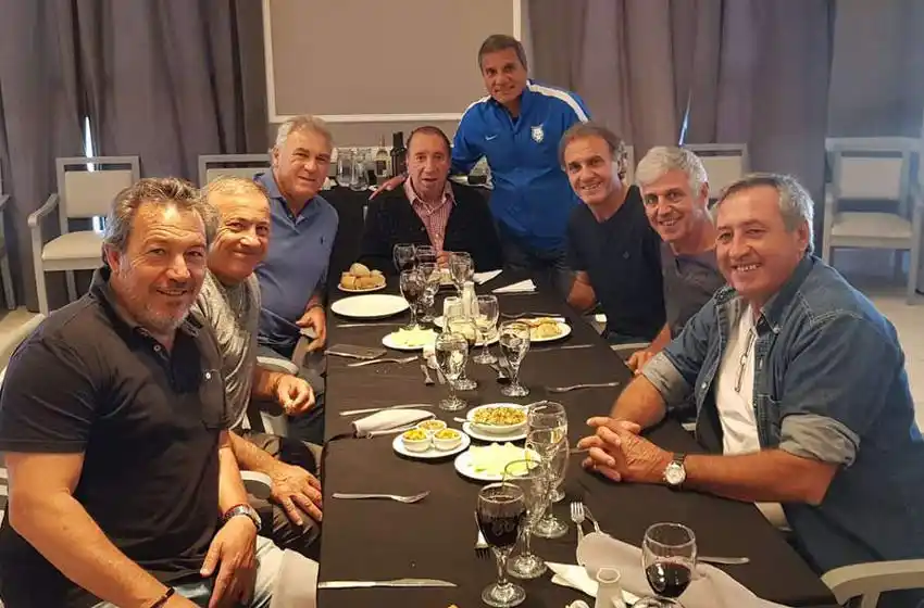 Reapareció Bilardo rodeado de campeones del mundo