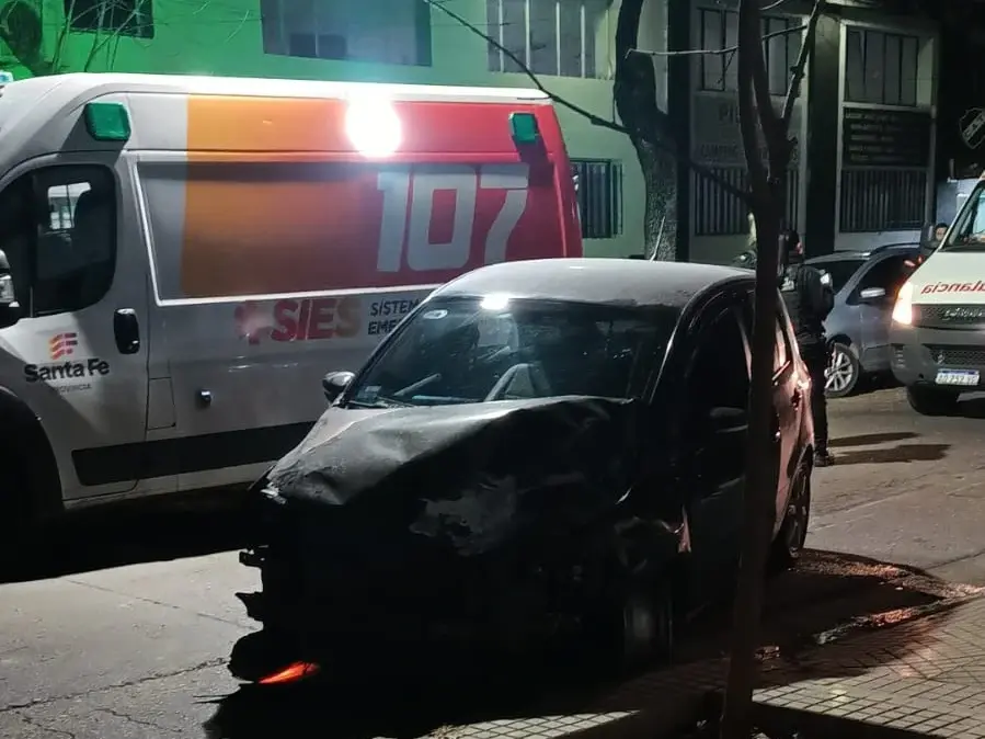 Dos autos protagonizaron un fuerte choque en barrio República de la Sexta