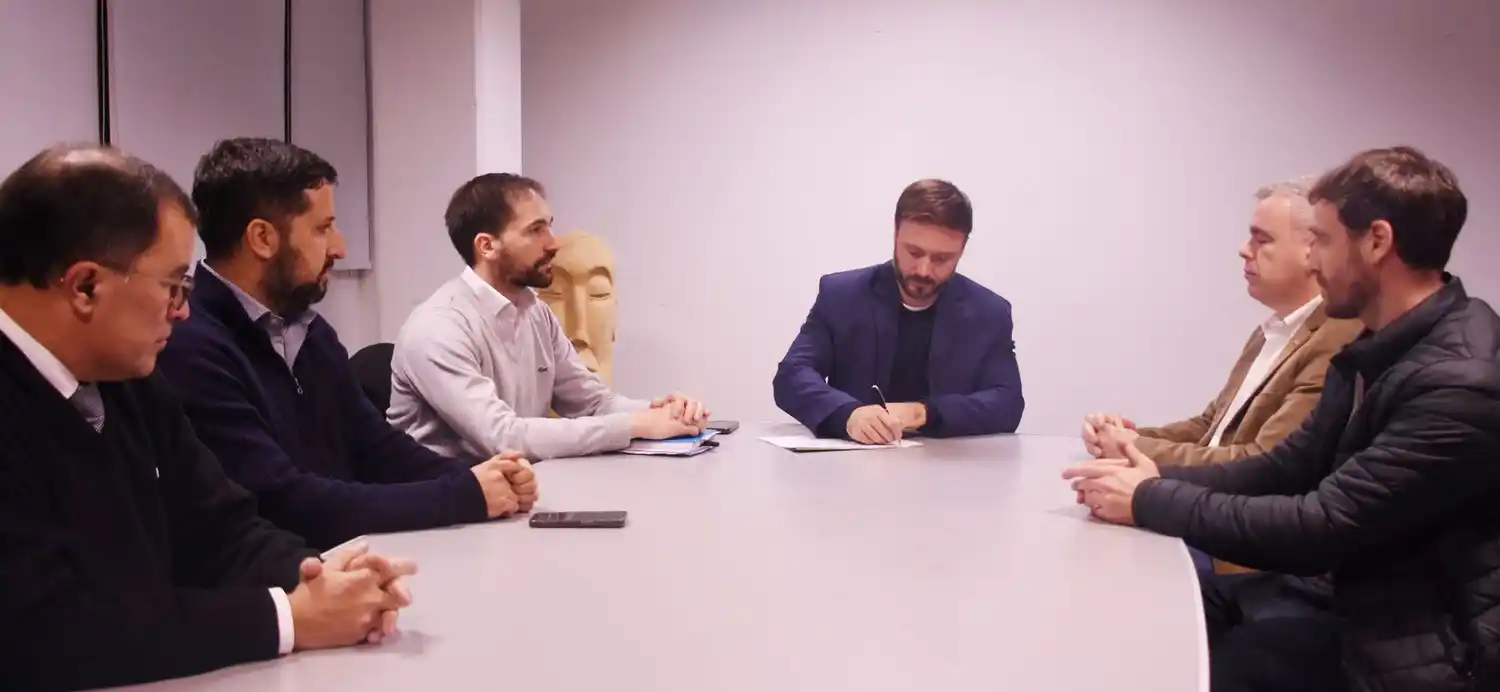 La Municipalidad y el Centro de Comercio, Industria y Servicios firmaron un convenio de colaboración