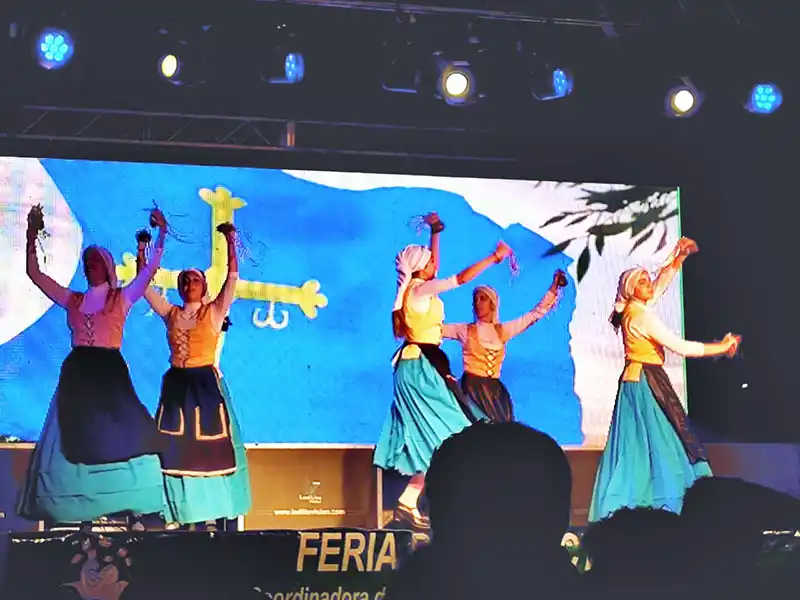 Colectividades. Comenzó la Feria en 10 y 91