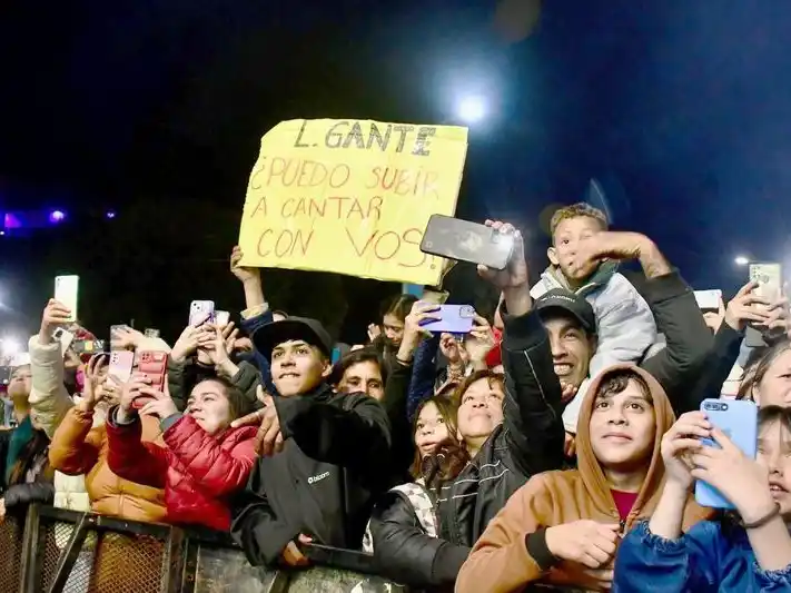 L-Gante hizo vibrar al Paseo Ferroviario
en la segunda noche de A Toda Costa