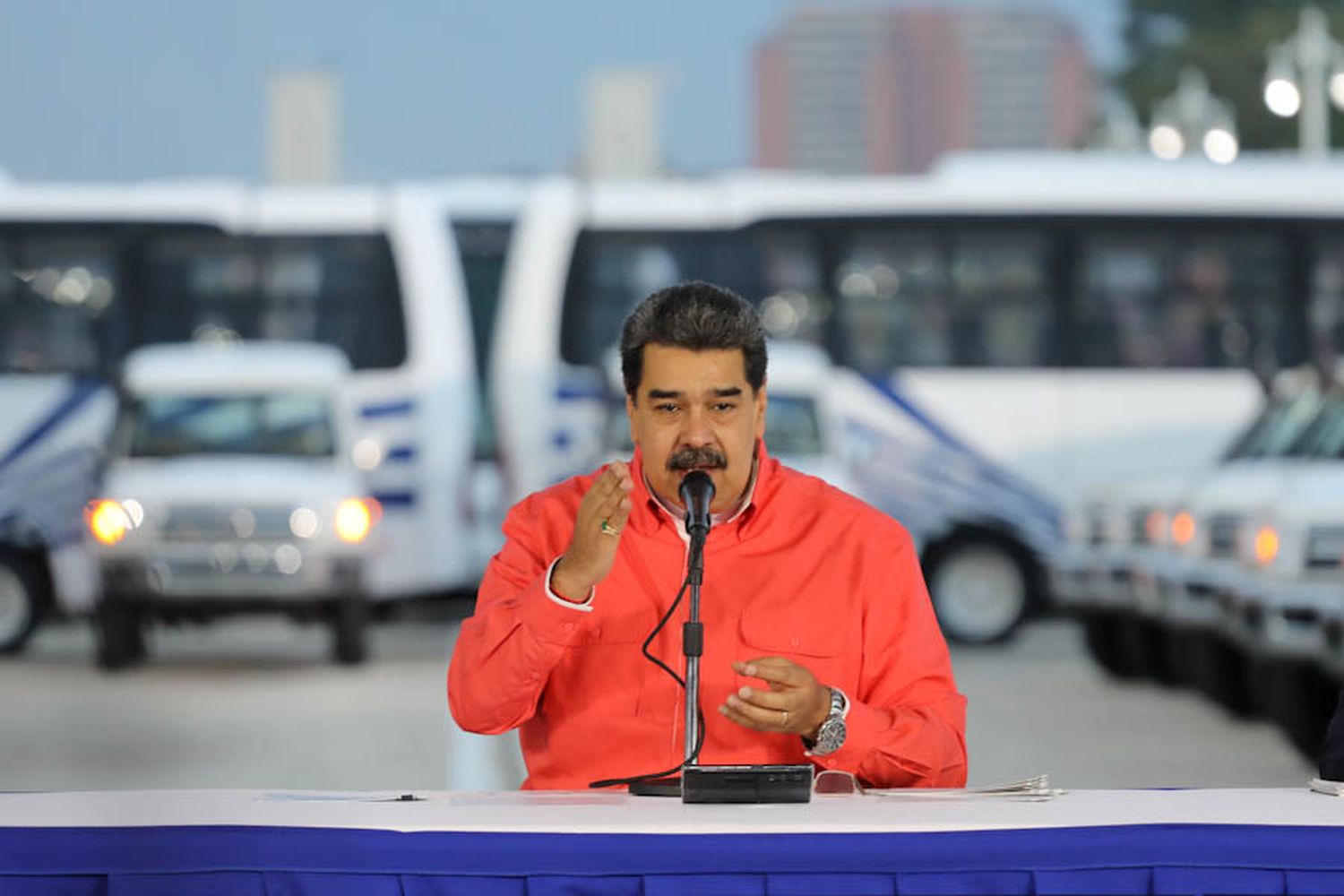 ¡Y ESO QUE YA NO MANDA! Maduro responsabiliza a Iván Duque de incendio en IVSS