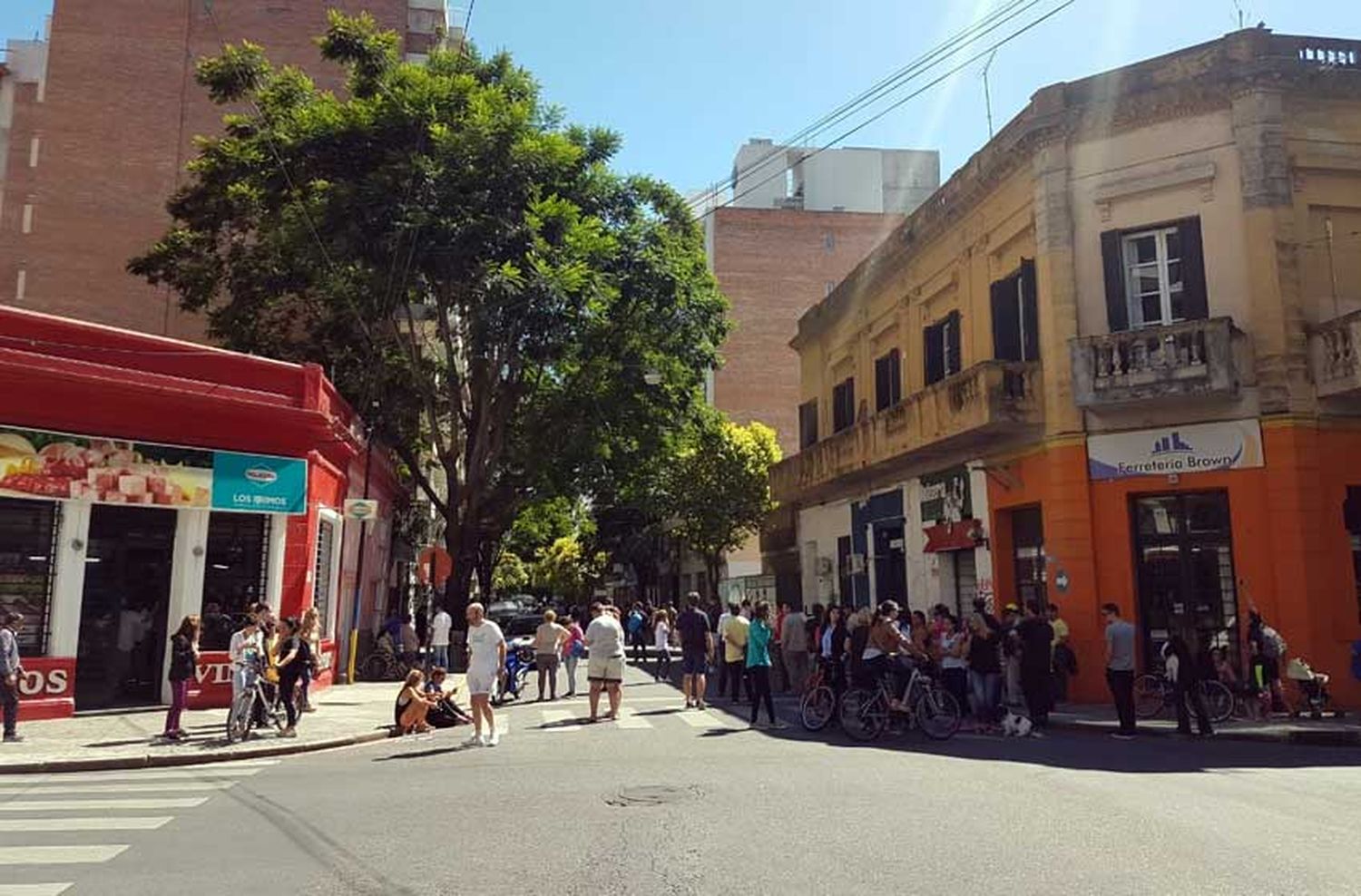 Fuerte escape de gas en zona centro: obreros rompieron un caño durante una obra