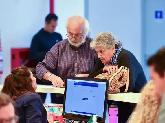 El Gobierno confirmó el bono de $70.000 para jubilados y el haber mínimo llega a $403.150 en noviembre