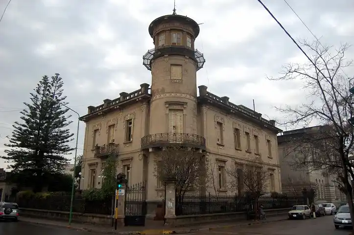 Impermeabilizaron aulas del Colegio Nacional y retomaron las clases