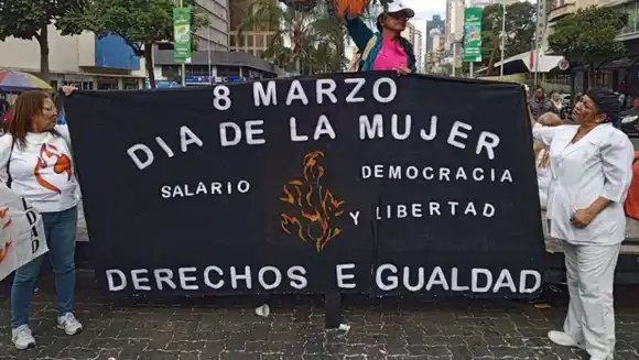 Mujeres se movilizaron en Caracas exigiendo liberación de presos políticos y salarios dignos (VIDEOS)