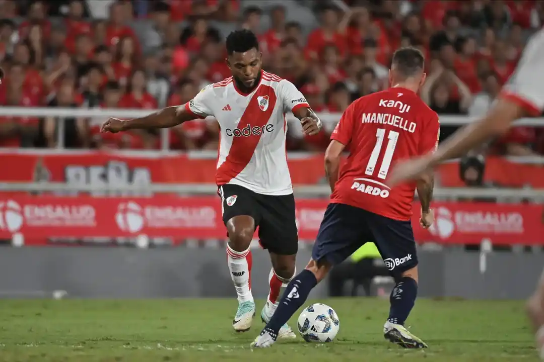 Con polémica, Independiente y River no se sacaron ventajas