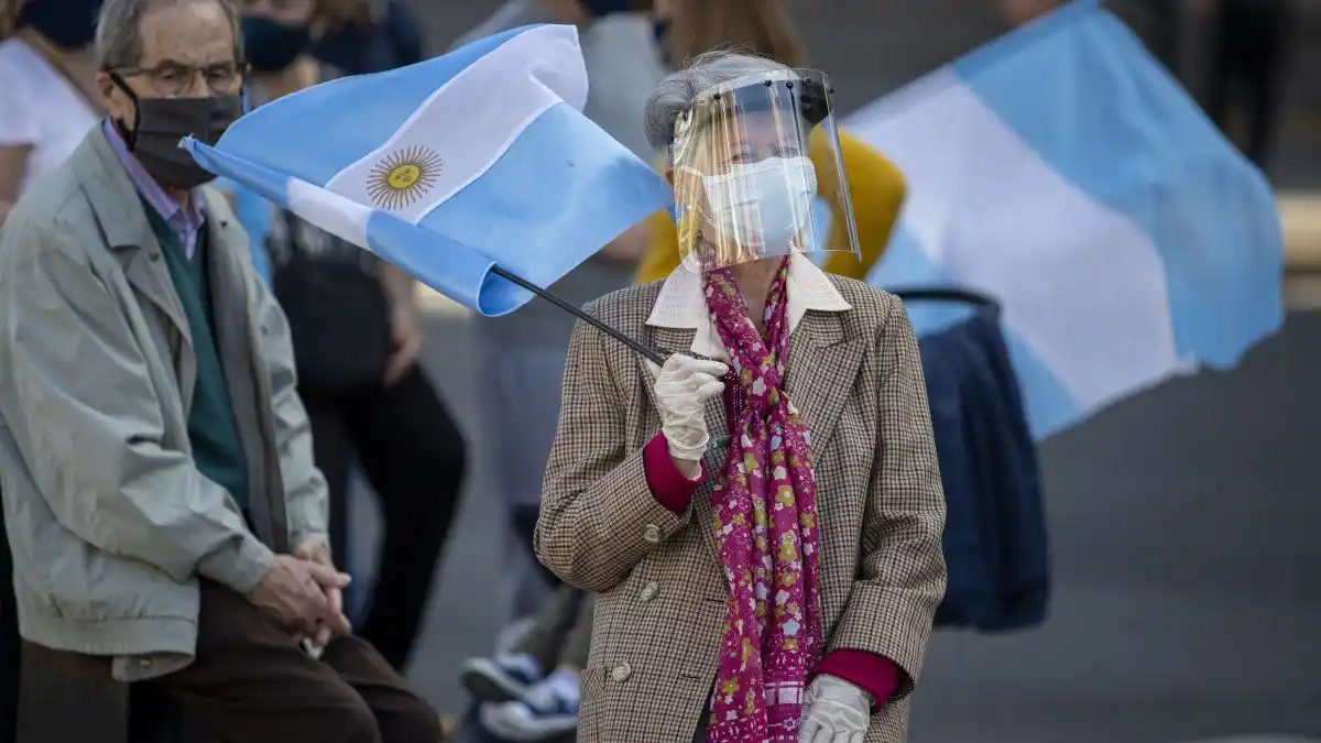 Con casi 15 mil nuevos infectados, Argentina sigue entre los 6 países con más casos