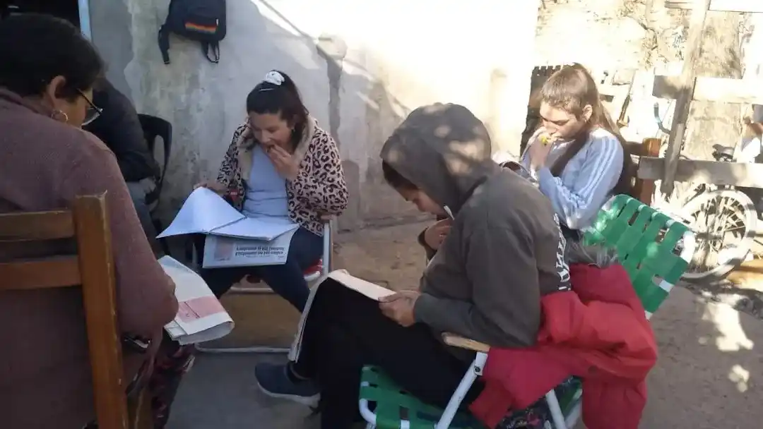 Un país empobrecido tras sucesivas crisis y devaluaciones donde ser de clase media empieza a quedar en el olvido