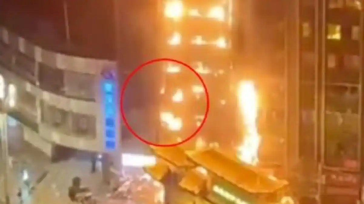 Incendio en apartamentos en China provoca que inquilinos salten por las ventanas (VIDEO)