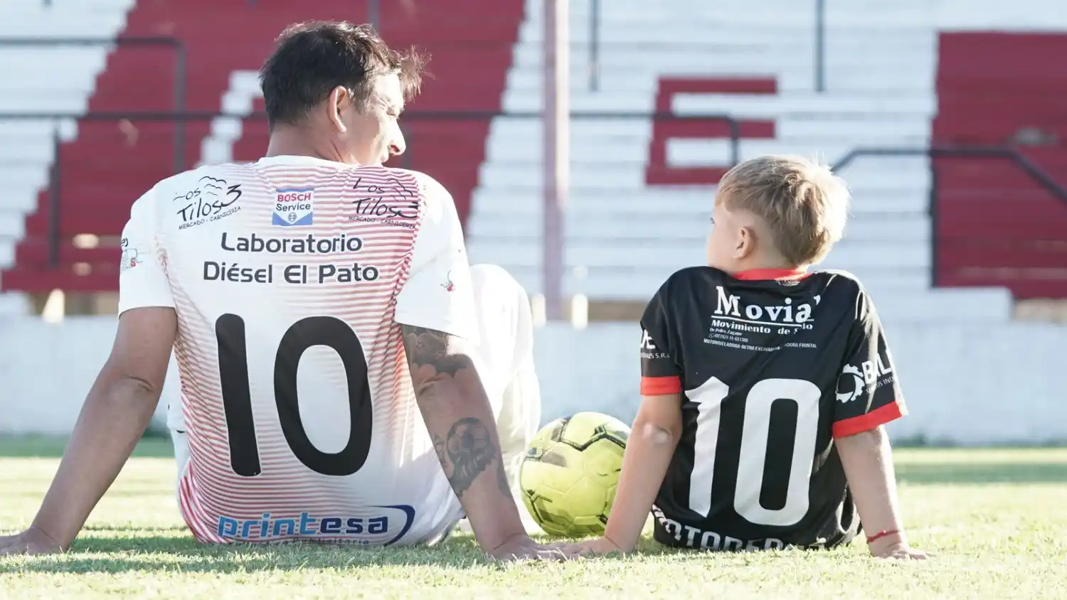 Zinedine Rodríguez, seleccionado por Independiente, junto a su padre Fernando