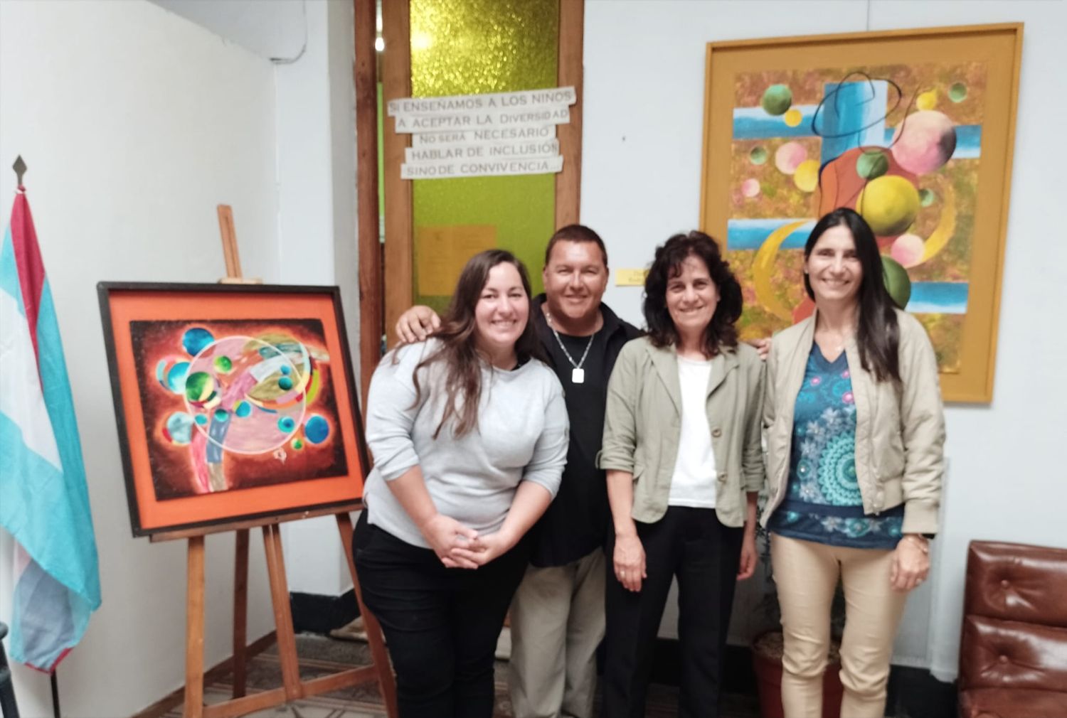 Daniel Rodríguez y Patricia Aguiar (centro) en la inauguración de la muestra.
