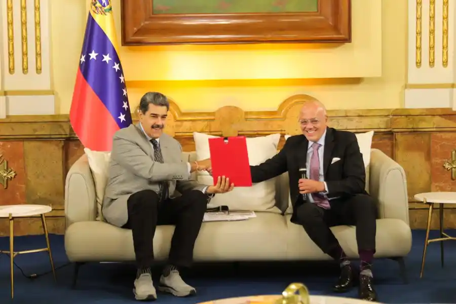 Maduro CELEBRA el regreso de 126 venezolanos de EE.UU. con el plan “Vuelta a la patria”
