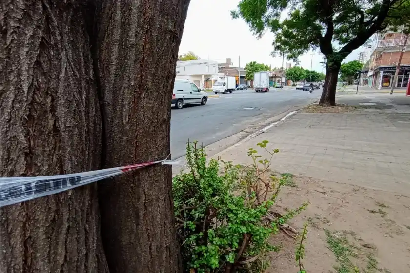 Violencia en Rosario: balearon a un hombre desde una moto en zona sur