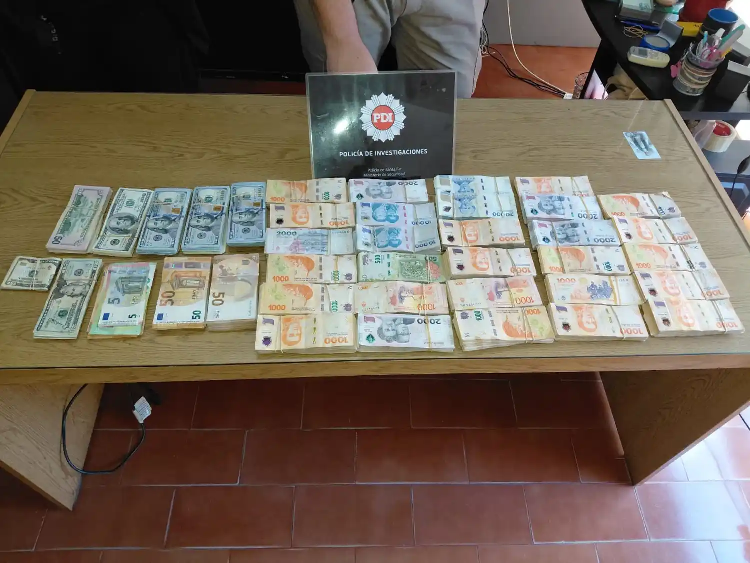Dinero en efectivo secuestrado durante el procedimiento.
