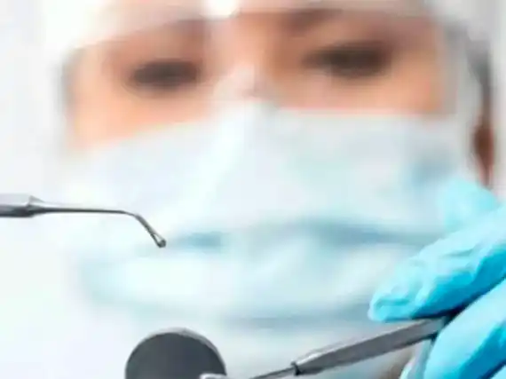 Condenan a odontóloga en San Juan por extraerle 12 dientes a un niño sin autorización