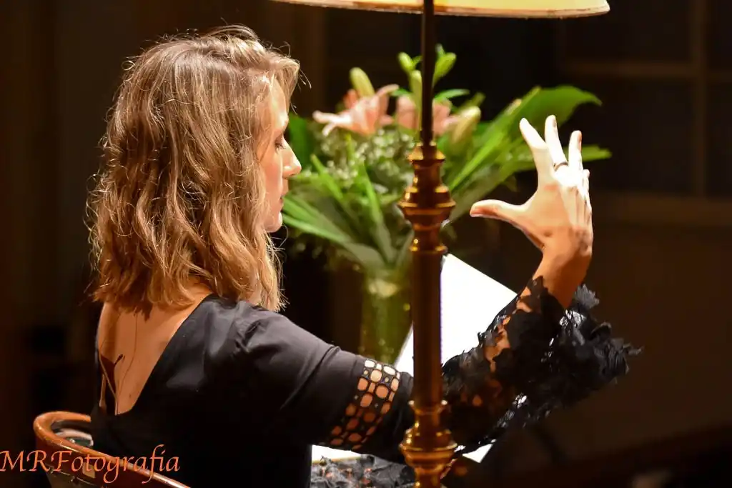 La periodista Sabina Melchiori presenta el libro "Je suis Mimí" en Larroque