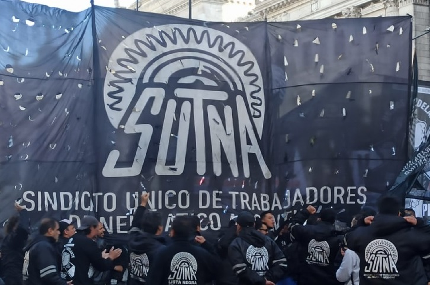 Los trabajadores denuncian que las empresas no cumplieron el acuerdo paritario.