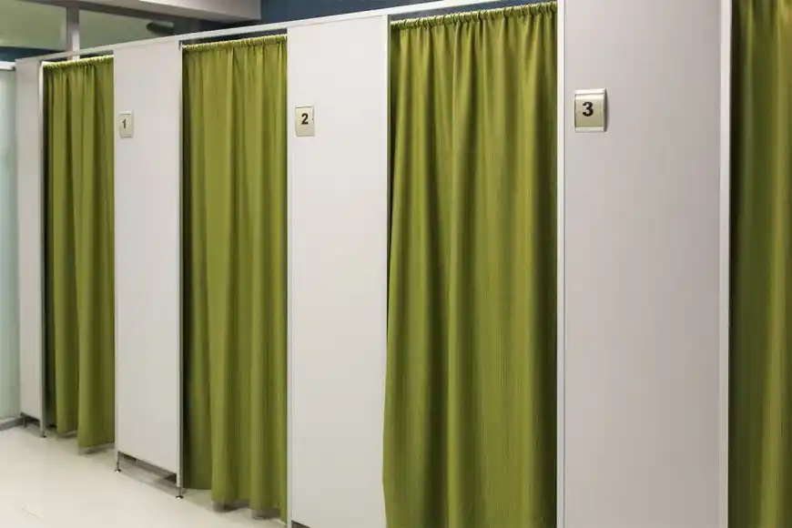 Denunció que le sacaron fotos mientras se probaba ropa en un comercio