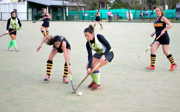 Las Mamis de Carpinchos golearon a Curiyú y siguen peleando arriba