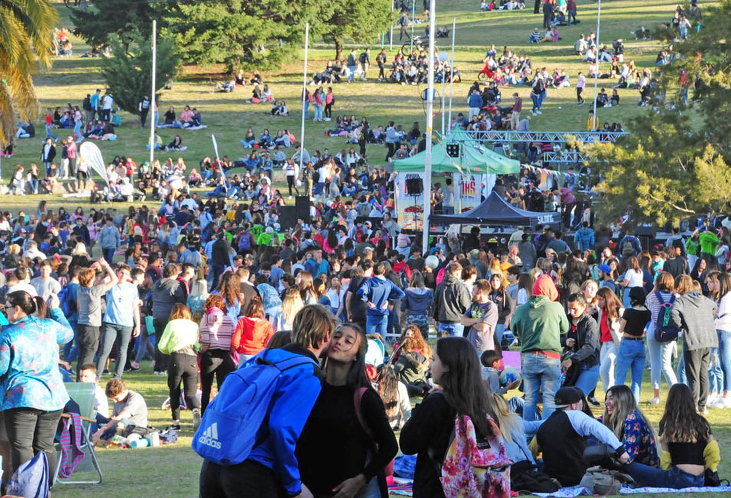 El 21 de septiembre se celebra el Día de la Primavera en la Plaza de las Banderas.