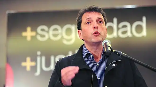 Massa: "Esconden la inseguridad, como toda la mugre abajo de la alfombra"