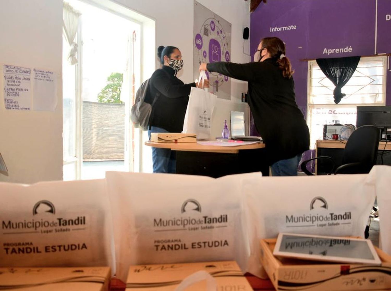 El Municipio completó la entrega de las tabletas para la conectividad de alumnos en el marco del programa Tandil Estudia