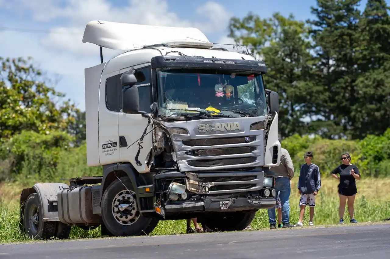 Accidente de camiones en Ruta 1001