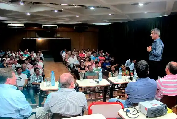 El internacional Horacio Elizondo estuvo al frente de una charla en Gualeguaychú 