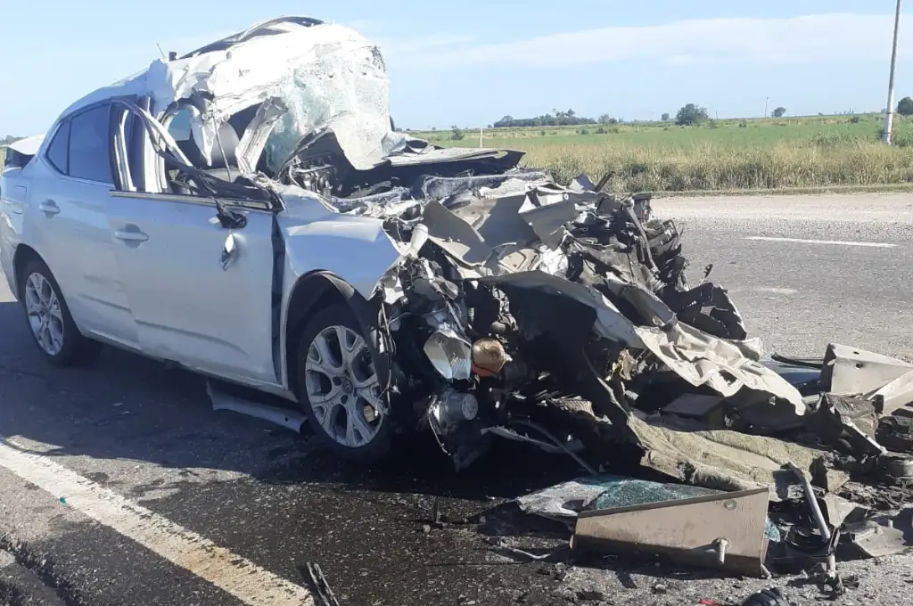 El auto chocado en las primeras horas del día.