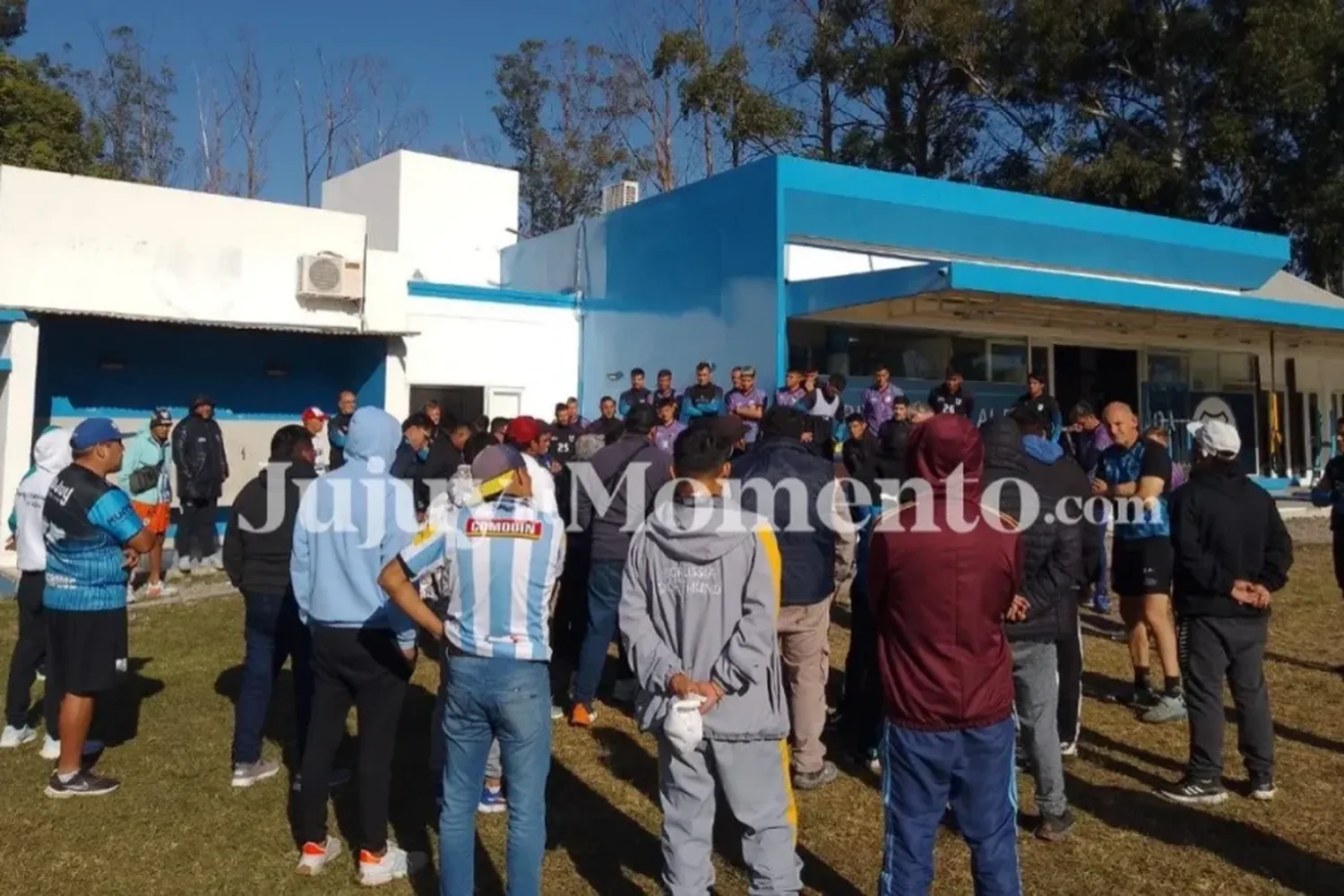 Barrasbravas "visitaron" al plantel de Gimnasia de Jujuy