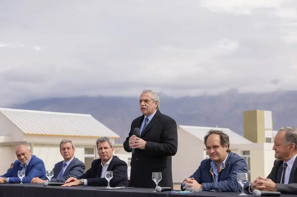 Alberto Fernández cuestionó a los “negacionistas de la dictadura”