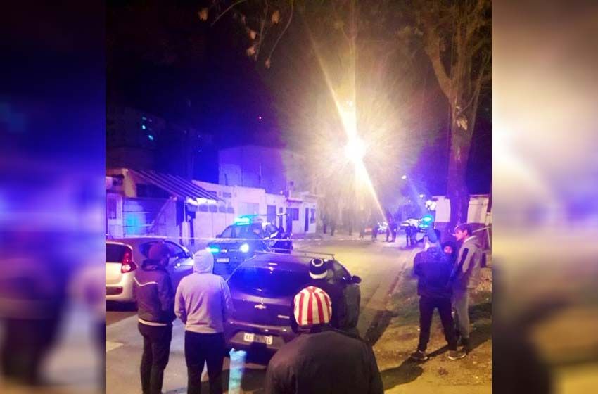 Un hombre asesinado y dos heridos, entre ellos un menor de 10 años, tras un ataque en zona sur
