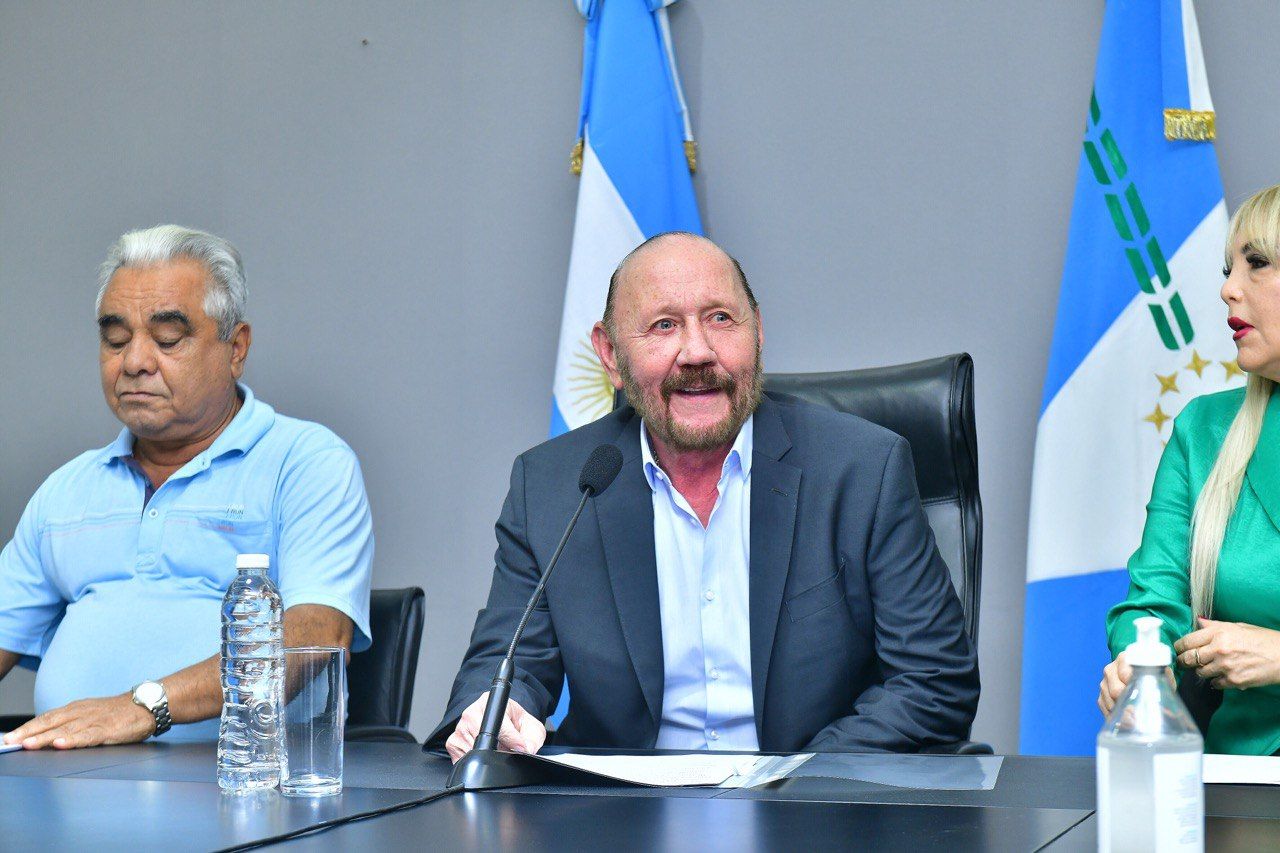 Gildo Insfrán anunció un bono extraordinario de 700 mil pesos a pagar en dos cuotas