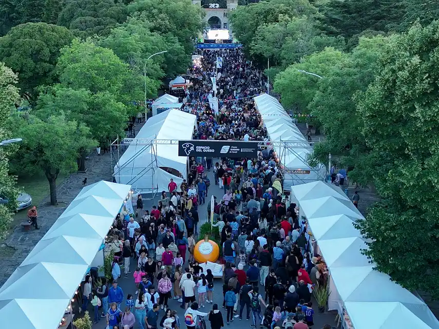 Los verdaderos protagonistas de la fiesta serán, una vez más, los productores locales, que ofrecerán la posibilidad de comprar y degustar directamente en los stands los quesos elaborados en Tandil.