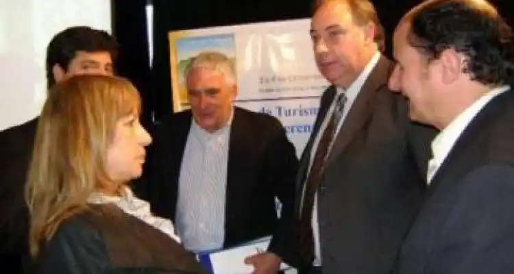 Anfitriones del Tercer Foro de Turismo