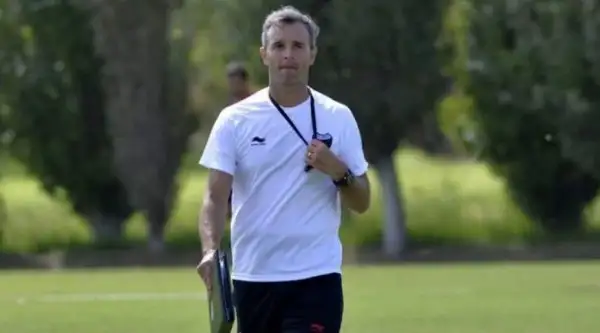 Lavallén se juega su puesto de DT en Colón