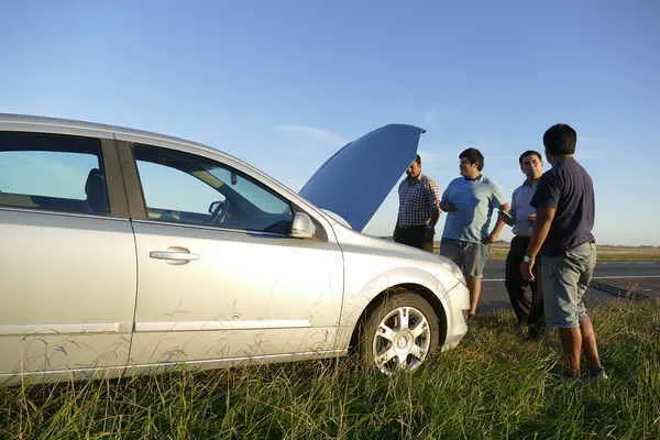 Las Flores: Despistó el auto oficial en el que viajaba el Intendente de Azul